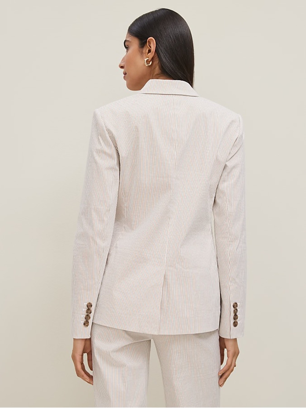 The Long Notched Two Button Blazer In Seersucker - Picture 3 of 8